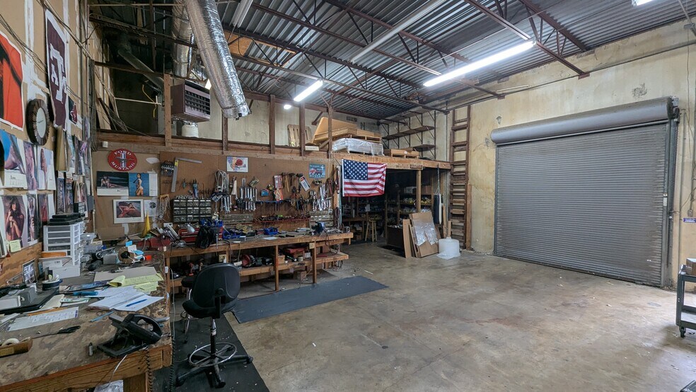 More Photos Of 13650 T I Blvd, Dallas Showroom For Lease