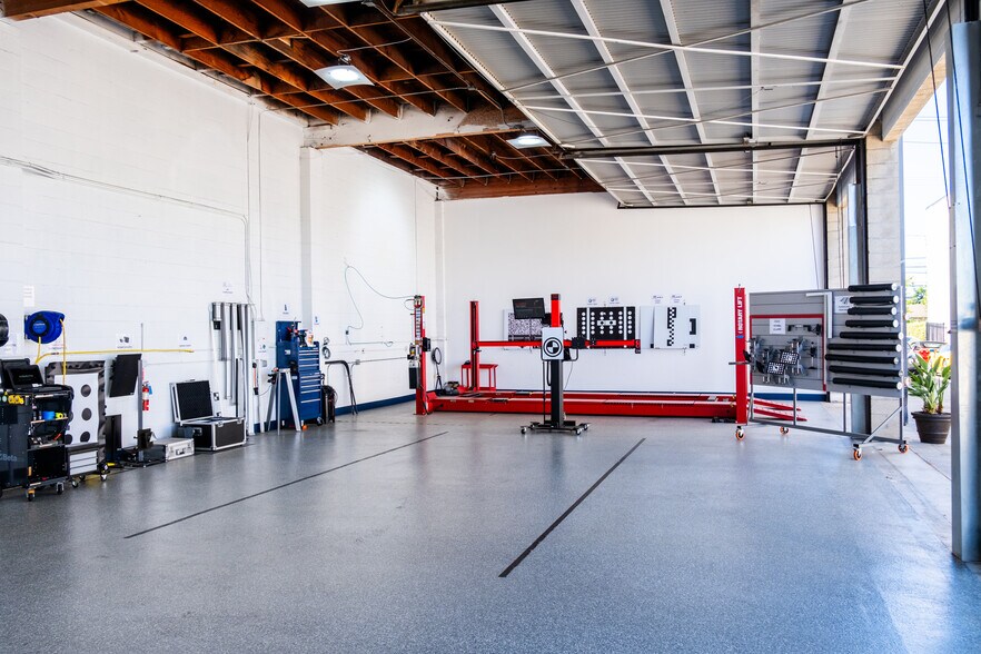 More Photos Of 986 W 17th St, Costa Mesa Service For Lease