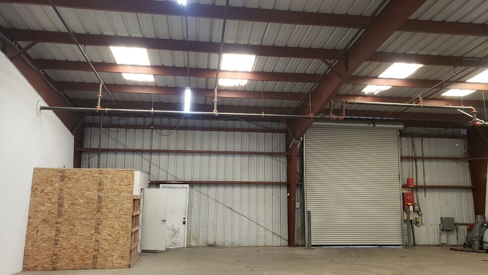 More Photos Of 15330 Tamarack Dr, Victorville Industrial For Sale