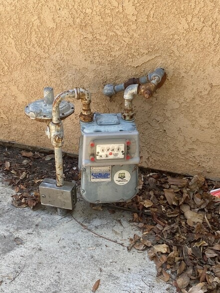 More Photos Of 220 W Big Springs Rd, Riverside Schools For Sale