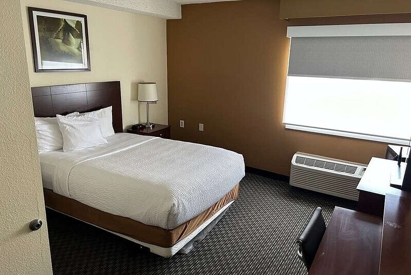 More Photos Of 2051 Consulate Dr, Orlando Hotel For Sale