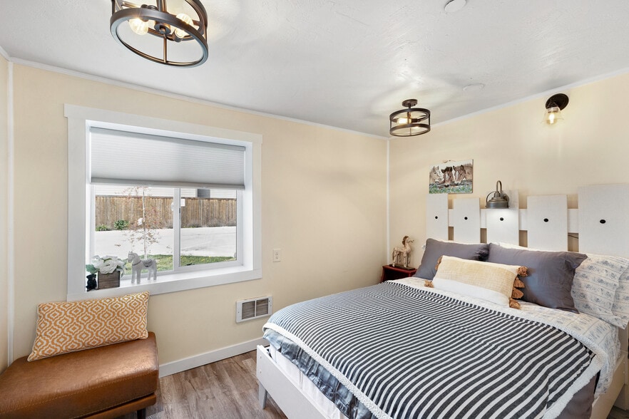 More Photos Of 111 W Bell St, Sequim Hotel For Sale