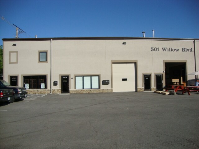 More Photos Of 501 Willow Blvd, Willow Springs Warehouse For Lease