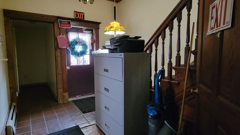 More Photos Of 522 Main St, Rockwood Specialty For Sale