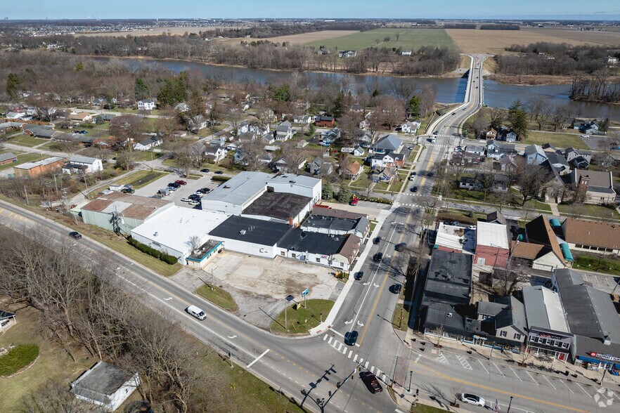 More Photos Of 214 Mechanic, Waterville Convenience Store For Lease