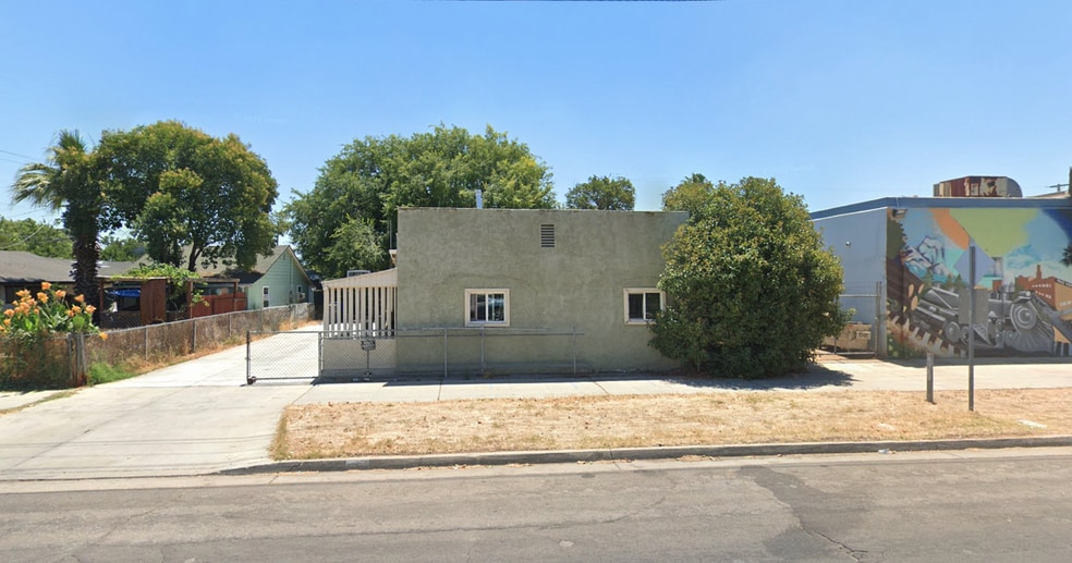 More Photos Of 321 W Minarets Ave, Fresno Apartments For Sale