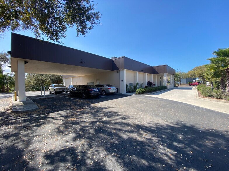 More Photos Of 6424 Embassy Blvd, Port Richey Office For Lease