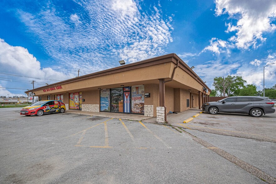 More Photos Of 500-509 Uvalde Rd, Houston Storefront Retail Office For Lease