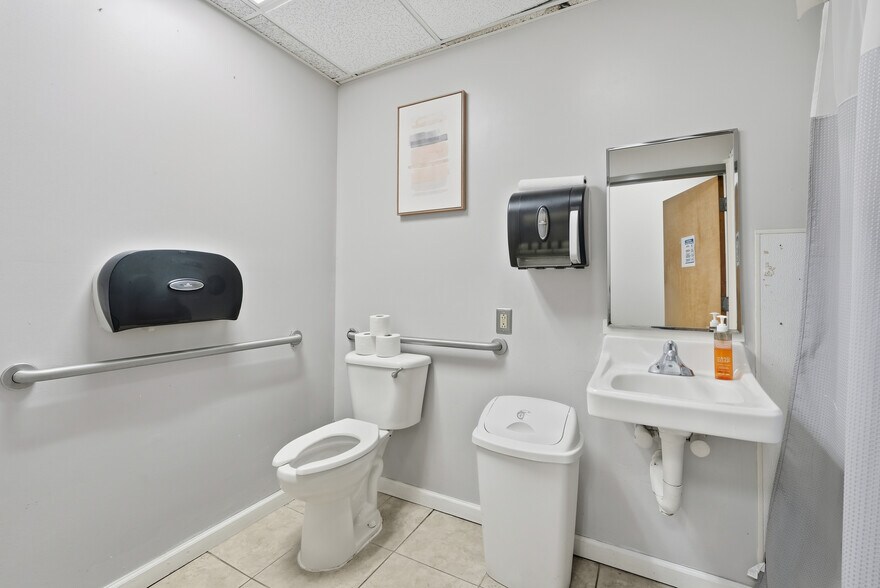 More Photos Of 9536 Liberia Ave, Manassas Supermarket For Lease