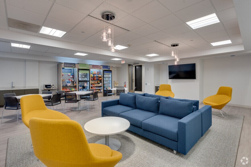More Photos Of 707 Skokie Blvd, Northbrook Coworking Space
