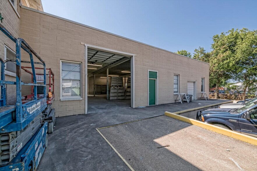 More Photos Of 205 S 26th St, Waco Warehouse For Lease