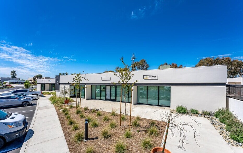 More Photos Of 8195 Ronson Rd, San Diego Warehouse For Lease