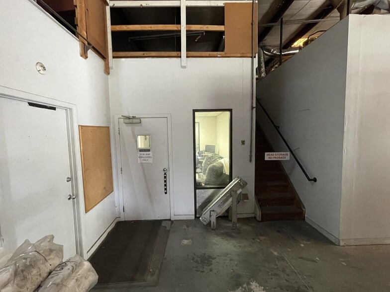 More Photos Of 3489 All American Blvd, Orlando Warehouse For Lease