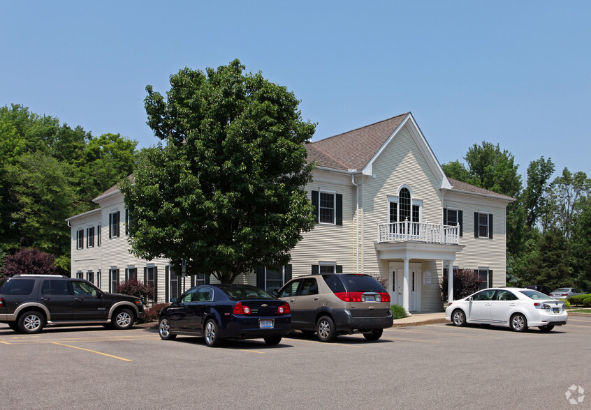 Primary Photo Of 100 Park Pl, Chagrin Falls Coworking Space