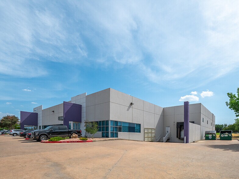 More Photos Of 8200 Cross Park Dr, Austin Light Distribution For Lease