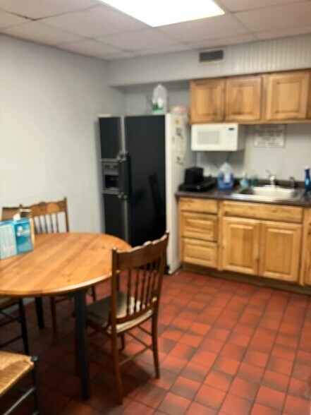 More Photos Of 5225 Cesar Chavez St E, Austin Industrial For Sale