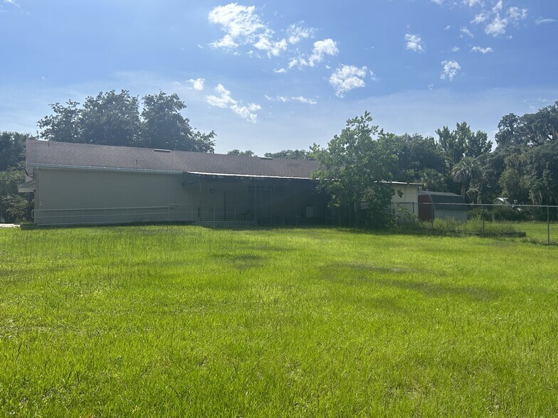 More Photos Of 101 S Prospect St, Crescent City Flex For Sale