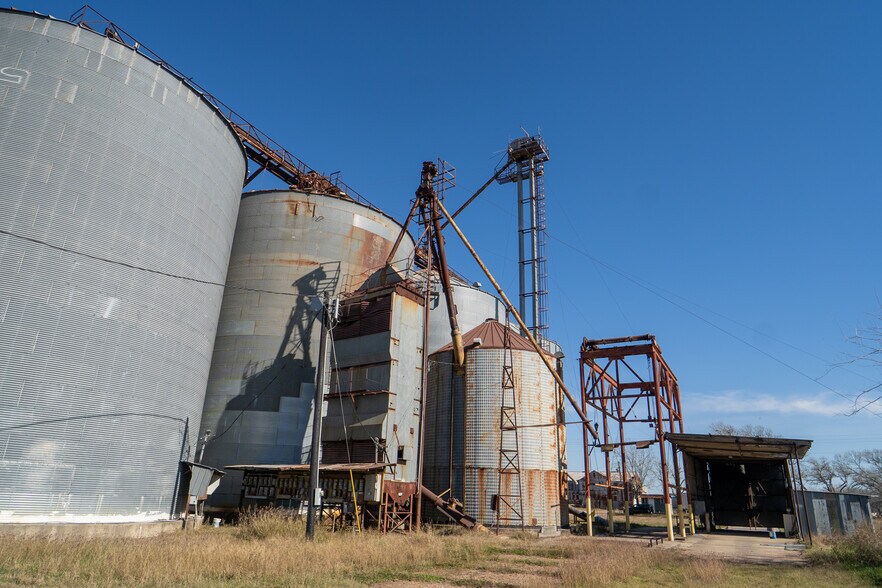 More Photos Of 2871 Gin Rd, Inez Industrial For Sale