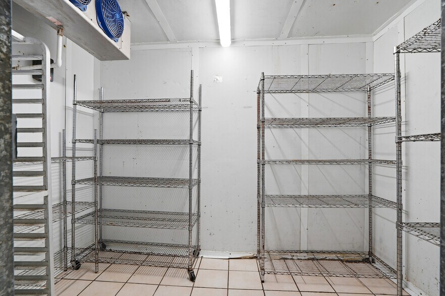 More Photos Of 103 N Allen St, Centralia General Retail For Sale