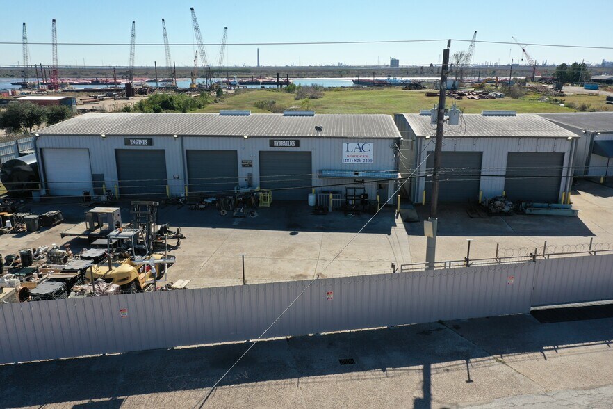 More Photos Of 17130 Market St, Channelview Warehouse For Sale