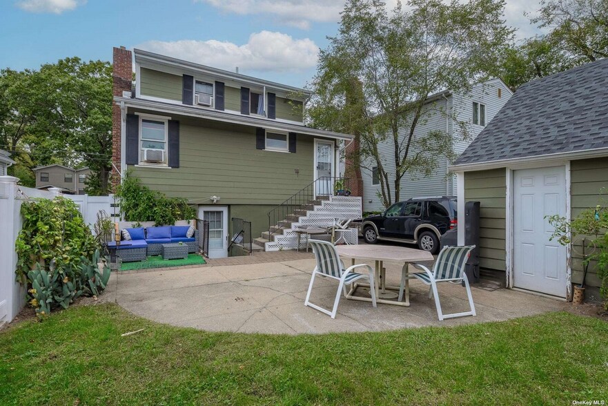 More Photos Of 52 Graywood Rd, Port Washington Apartments For Sale