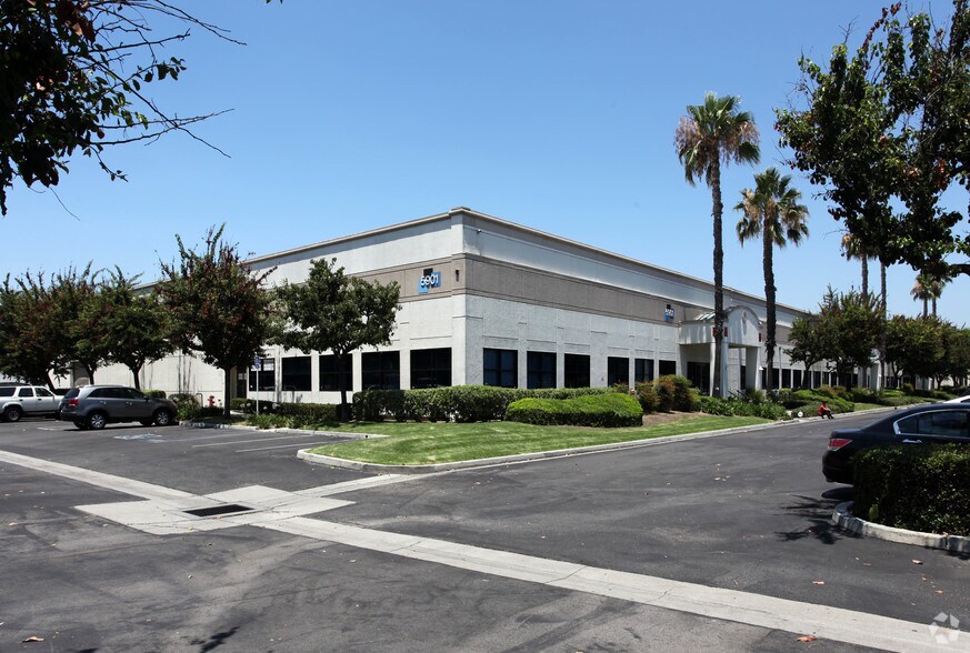 More Photos Of 5835-5901 S Eastern Ave, Commerce Warehouse For Lease