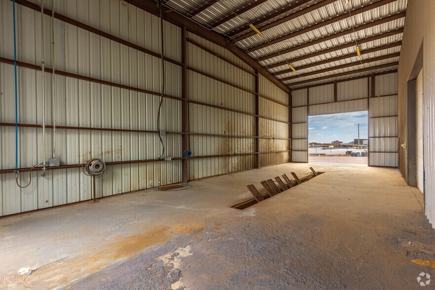 More Photos Of 10712 W County Road 77, Midland Service For Lease