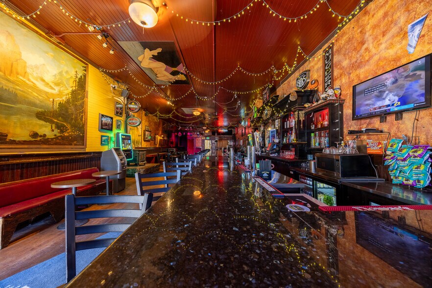 More Photos Of 406 N Mount Shasta Blvd, Mount Shasta Bar For Sale