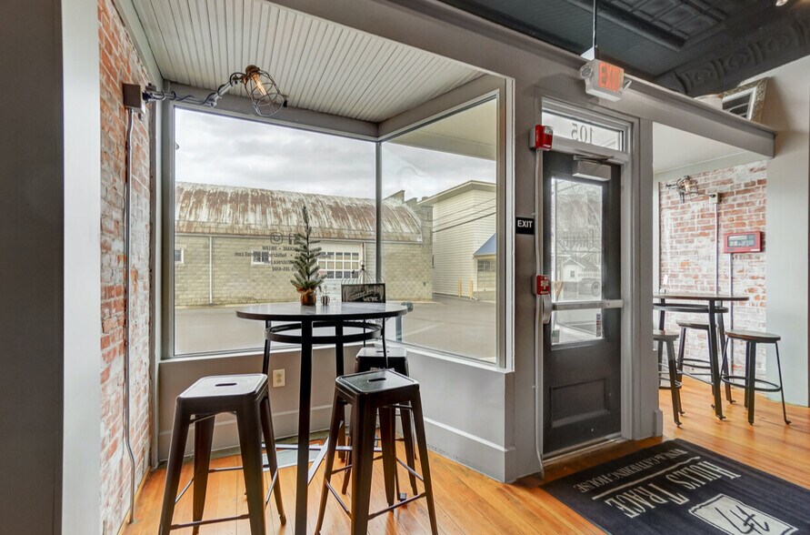 More Photos Of 105 E Liberty St, Arlington Restaurant For Sale