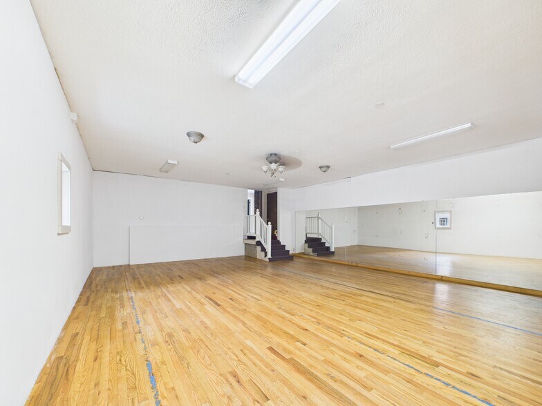 More Photos Of 40 E Genesee St, Auburn Storefront Retail Residential For Sale