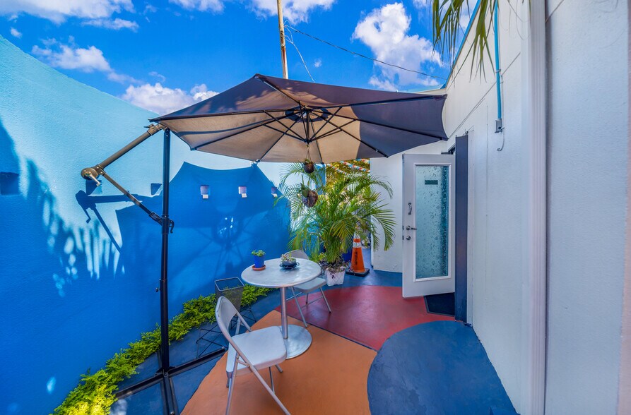 More Photos Of 2945 SW 8th St, Miami Medical For Sale