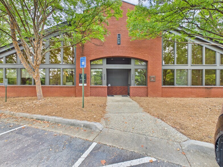 More Photos Of 700 Brookstone Centre Pky, Columbus Medical For Lease