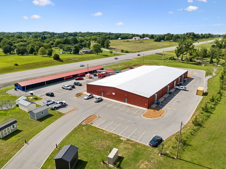 More Photos Of 4070 Old Highway 431, Greenbrier Freestanding For Sale