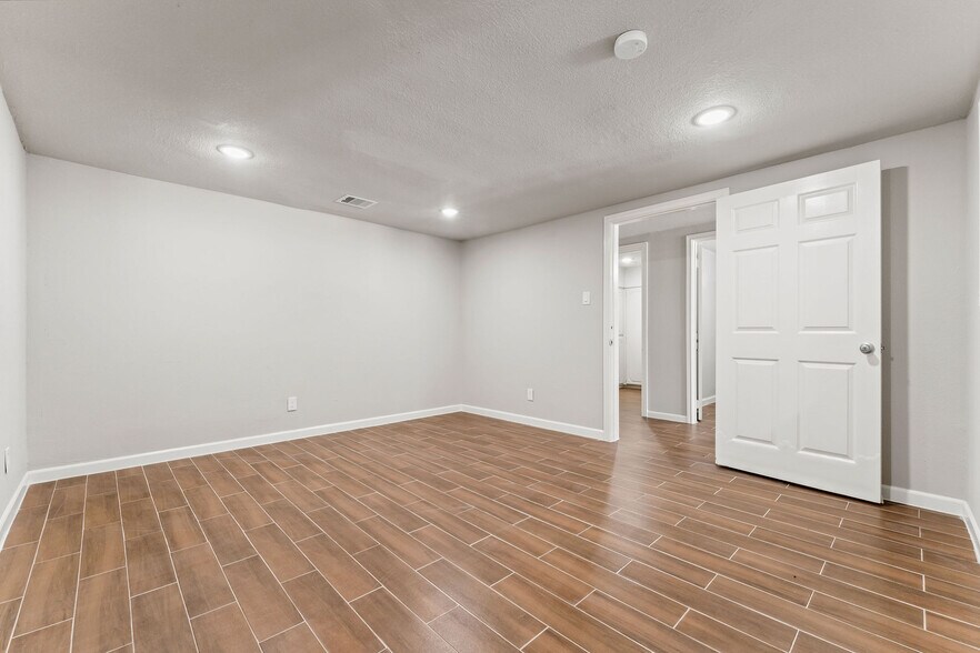 More Photos Of 6640 W Montgomery Rd, Houston Office For Sale