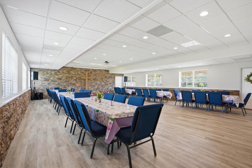 More Photos Of 8075 Lone Star Rd, Jacksonville Religious Facility For Sale