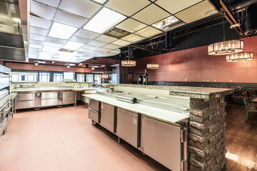 More Photos Of 1535-1541 Giammona Dr, Walnut Creek Storefront For Sale