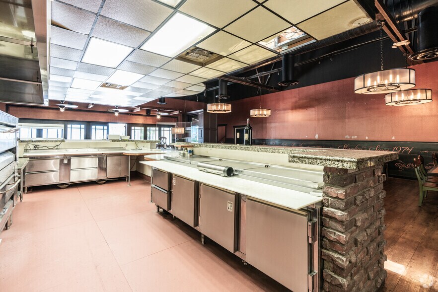 More Photos Of 1535-1541 Giammona Dr, Walnut Creek Storefront For Sale