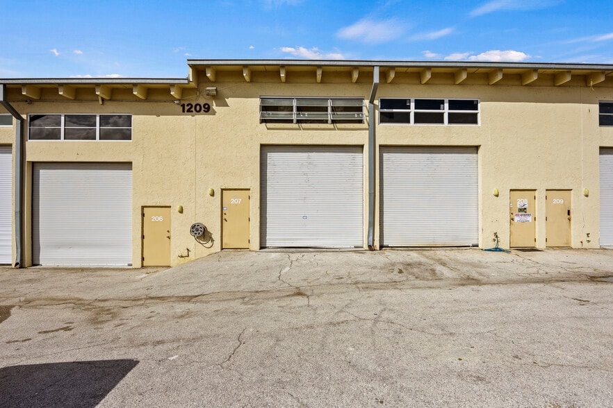 More Photos Of 1209 Gateway Rdg, Lake Park Warehouse For Sale