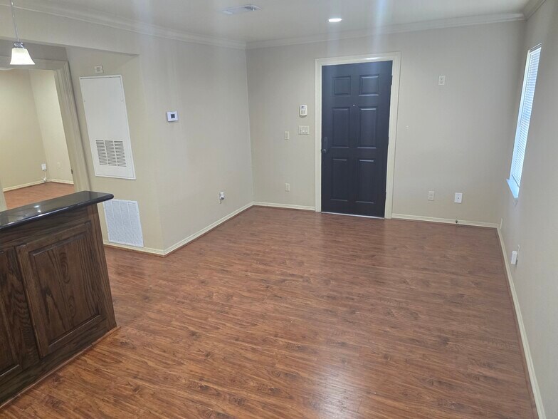 More Photos Of 2030 Portsmouth St, Houston Apartments For Sale