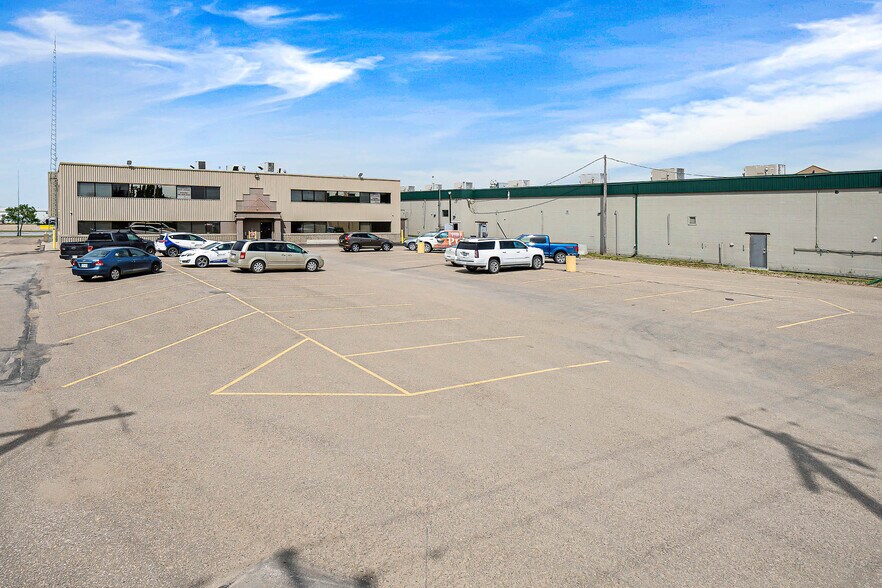 More Photos Of 6209 44 St, Lloydminster Office For Lease