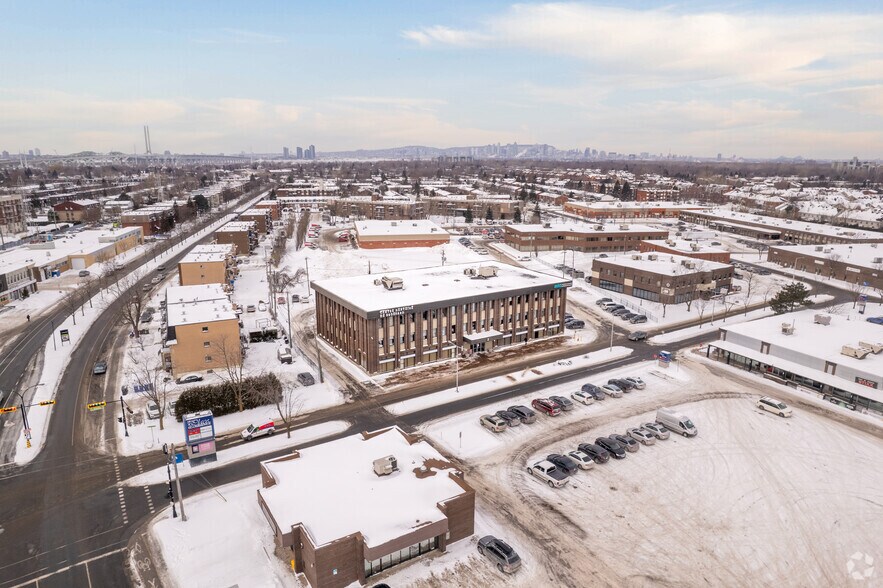 More Photos Of 2 St de la Place du Commerce, Brossard Office For Lease