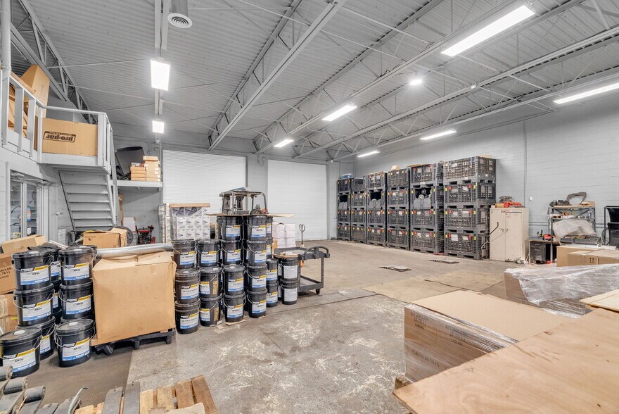 More Photos Of 1475 S Newburgh Rd, Westland Light Distribution For Sale