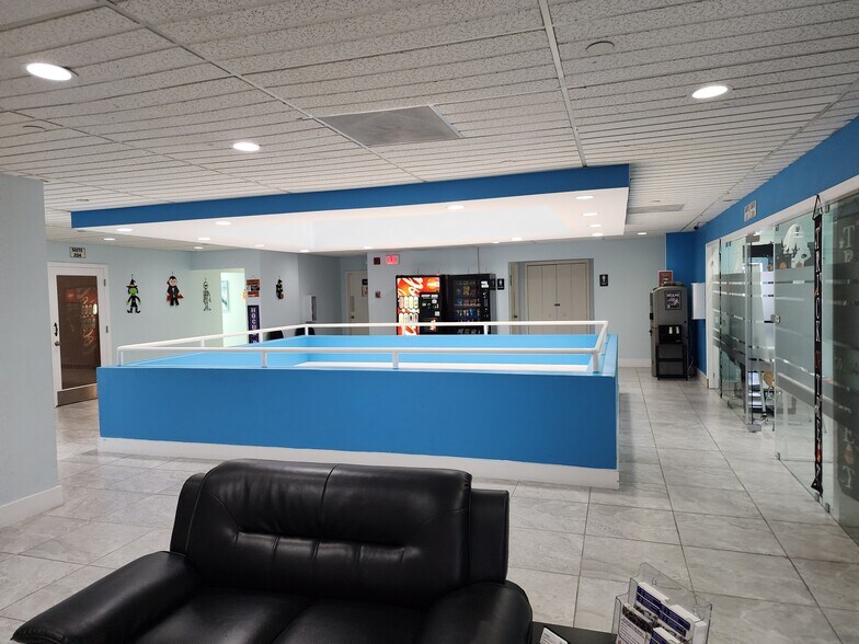 More Photos Of 4160 W 16th Ave, Hialeah Office For Lease