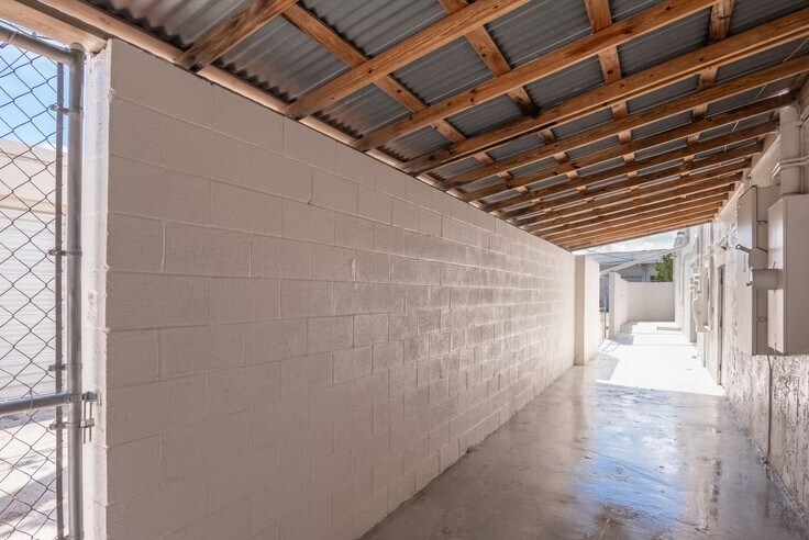 More Photos Of 610 NE 29th St, Pompano Beach Warehouse For Lease