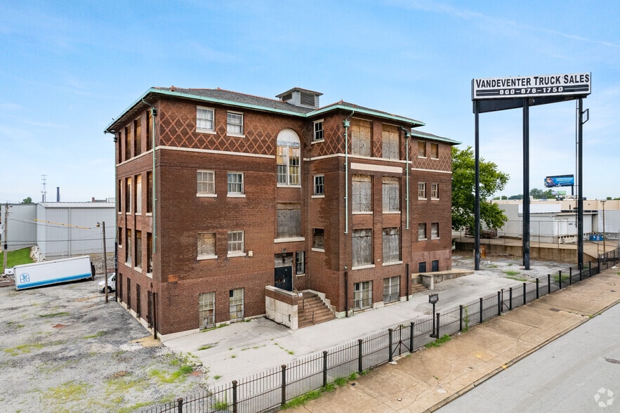 More Photos Of 3974 Sarpy Ave, Saint Louis Office For Sale