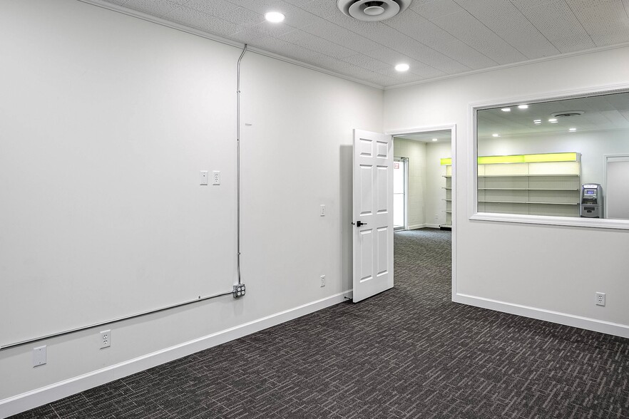 More Photos Of 2502 Leavenworth St, Omaha Light Manufacturing For Sale