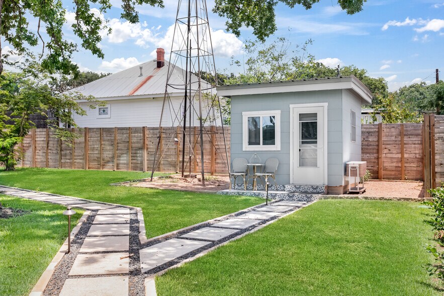 More Photos Of 508 N Orange St, Fredericksburg Specialty For Sale