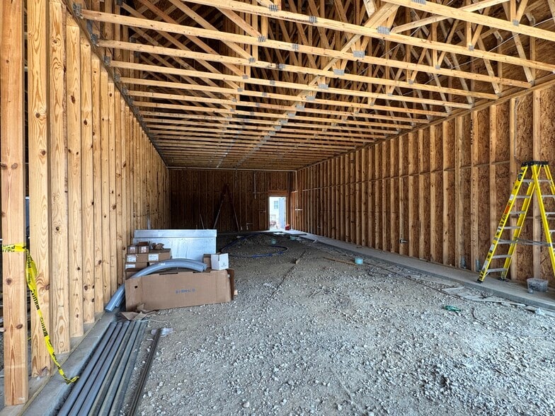 More Photos Of 4662-4668 Hall Rd, Columbus General Retail For Lease
