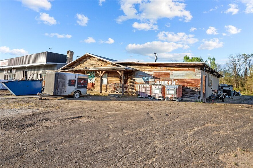 More Photos Of 101 S US Highway 69, Huntington Department Store For Sale