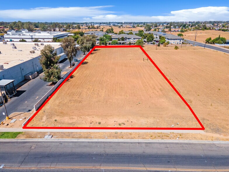 More Photos Of NEC Country Club Dr & Sherwood Ave, Madera Land For Sale